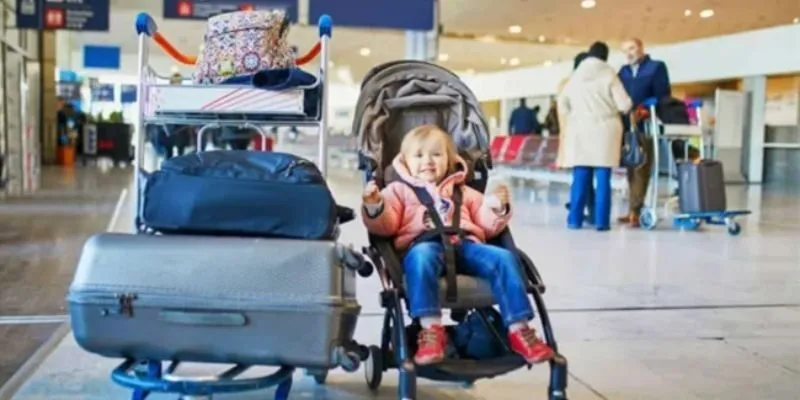 Có Được Mang Xe Đẩy Em Bé Lên Máy Bay? Những Điều Cần Biết
