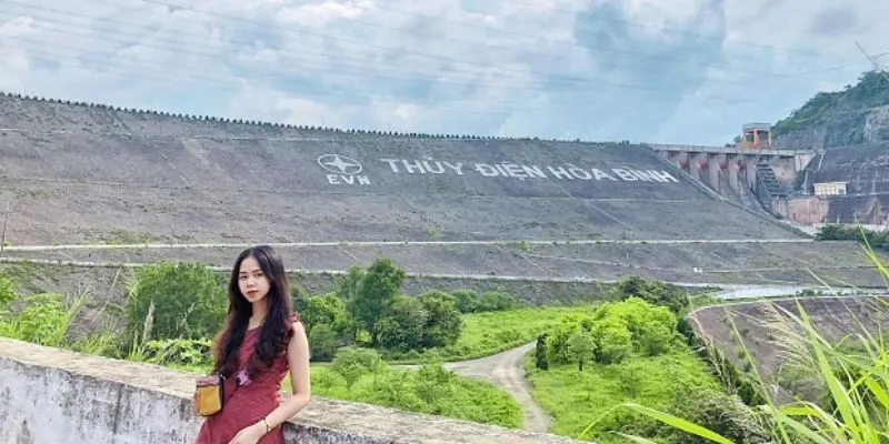 Tham Quan Thủy Điện Hòa Bình