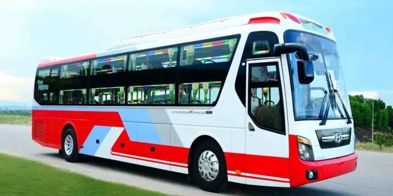 Di chuyển bằng xe ô tô