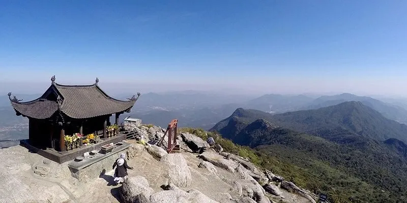 Yên Tử Cách Hà Nội Bao Xa? Khám Phá Địa Điểm Linh Thiêng